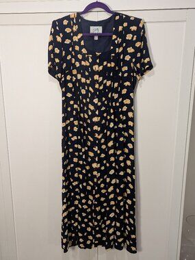 Maxi Dress: Understated vintage, a little French countryside and ‘90s revival